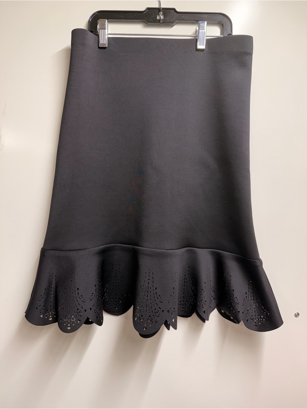 Clover Canyon skirt in black midi ruffle detailing scuba (neoprene) fabric M - Picture 1 of 6